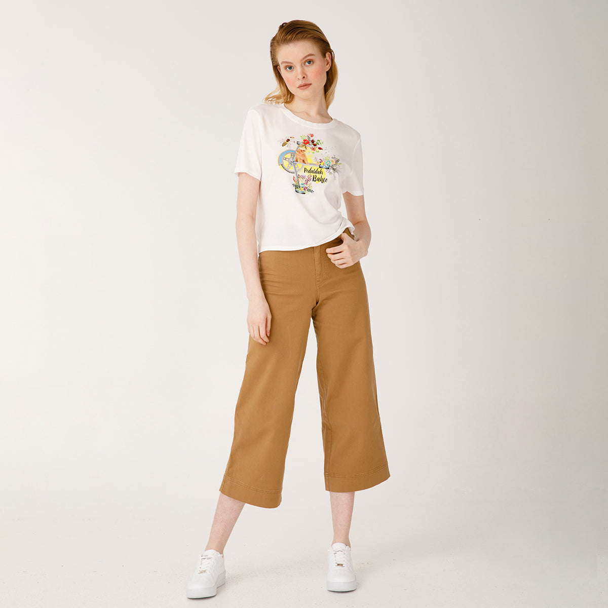 Biggdesign Nature Pedaldaki Bahçe Kadın T-shirt