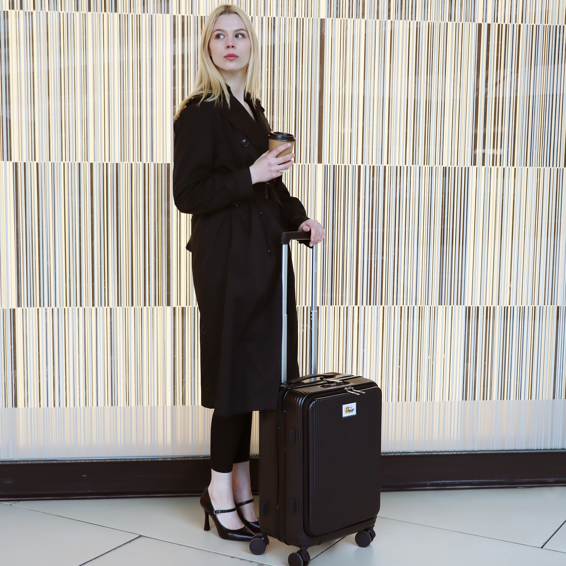 Biggdesign Moods Up Kabin Boy Valiz, Laptop Bölmeli, Bardaklık ve USB Giriş, 360° Tekerlek,TSA Kilit, Siyah