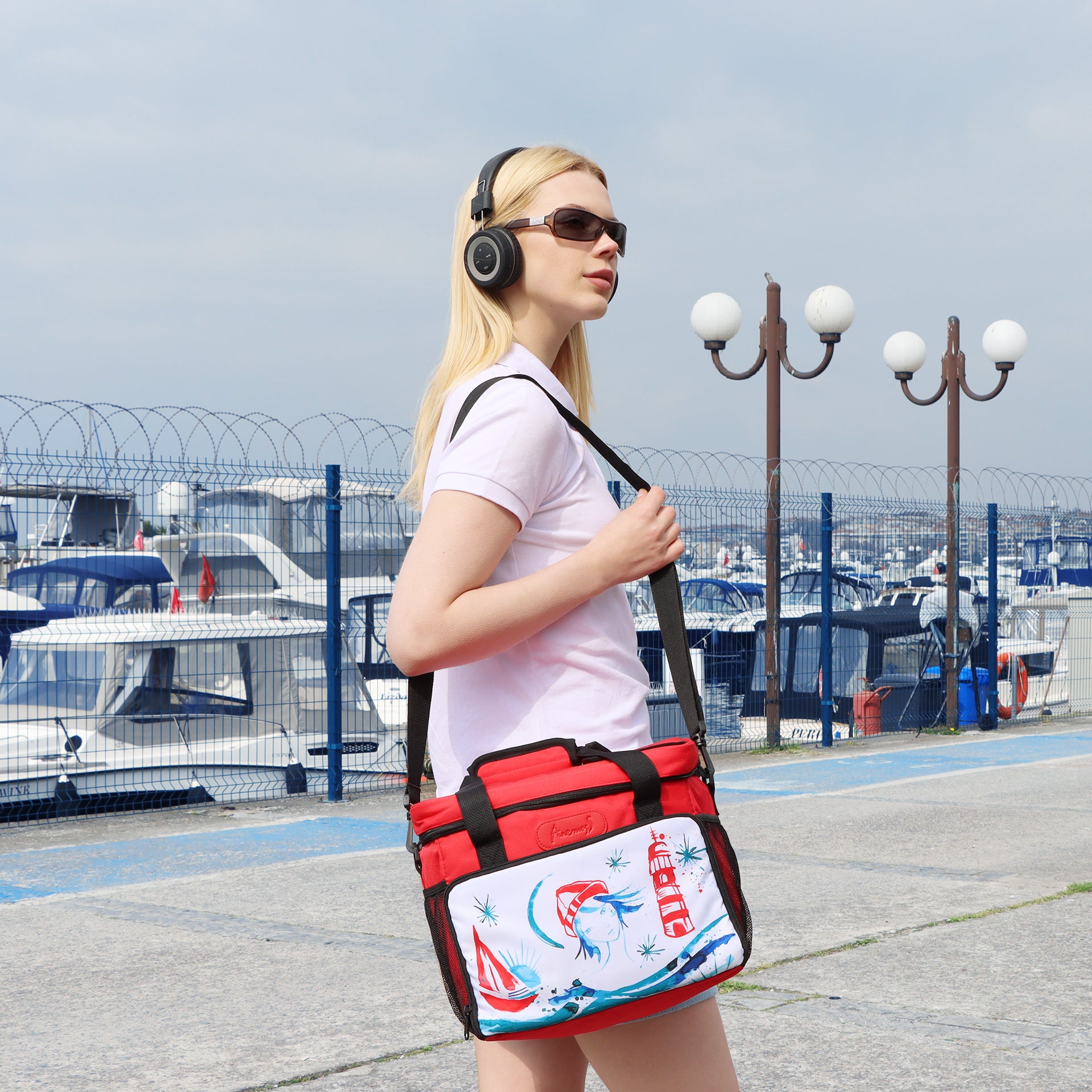 Anemoss Fenerci Kız Soğuk veya Sıcak Isı Yalıtımlı Sızdırmaz Beslenme Çantası 18,5 L Kırmızı